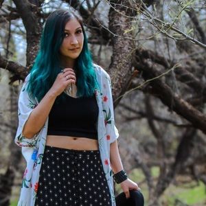 🌻 MEET YOUR POSHER 🌻